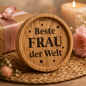 Preview: Untersetzer Beste Frau der Welt aus Eiche mit gravierter Schrift und Herzen