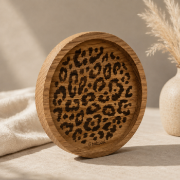 Engraved oak coaster Leopard with animal print pattern