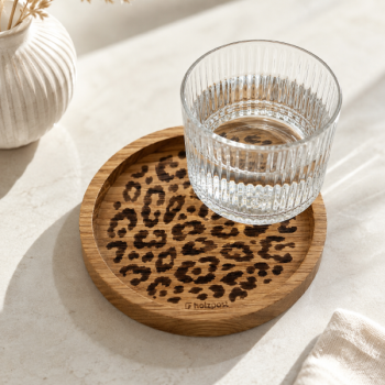 Engraved oak coaster Leopard with animal print pattern