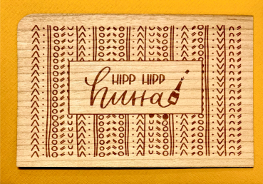Grußkarte aus Holz "Hipp Hipp Hurra" mit Umschlag
