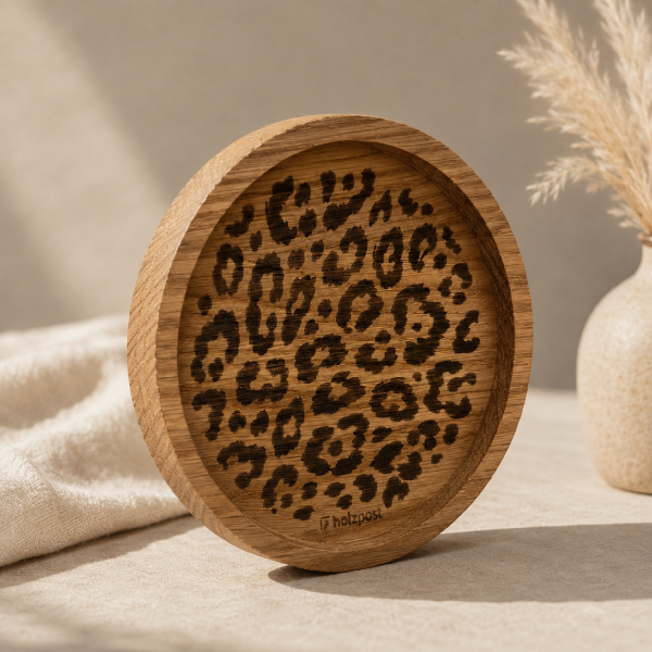 Engraved oak coaster Leopard with animal print pattern